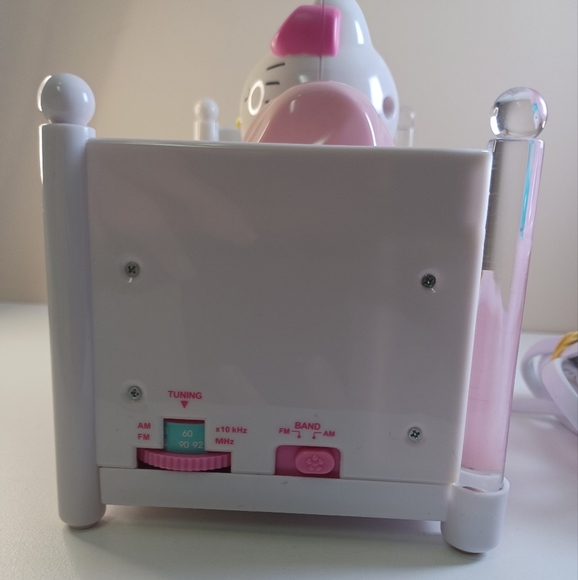 Hello Kitty Night Light, Radio and Alarm Clock - Picture 6 of 12